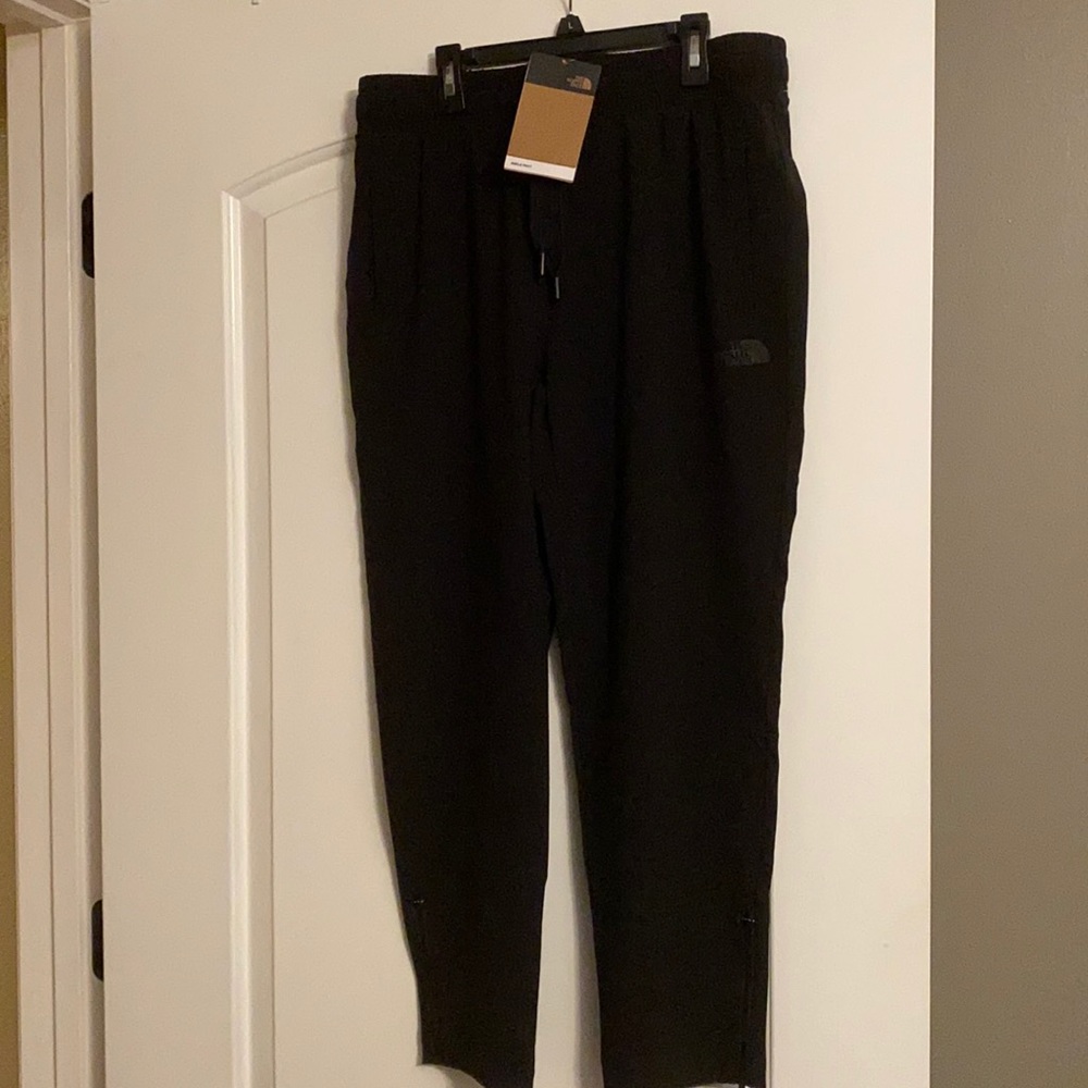 NWT Women’s North Face Black Medium Ankle Pant